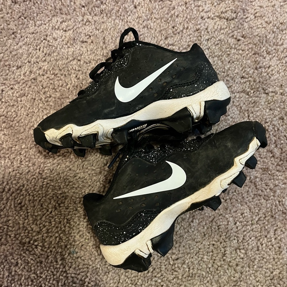 Nike Kids Black and White Cleats Sz 11